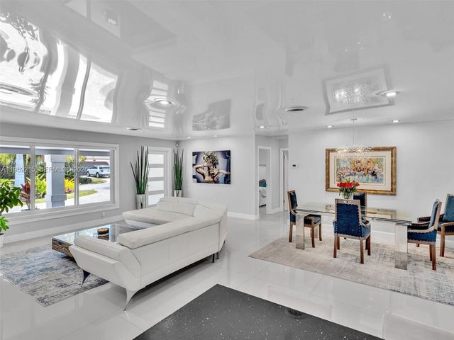 5121 NE 30th Ter, Lighthouse Point, FL 33064