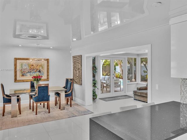 5121 NE 30th Ter, Lighthouse Point, FL 33064