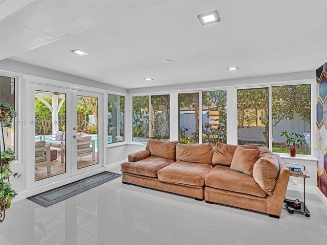 5121 NE 30th Ter, Lighthouse Point, FL 33064