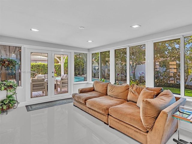 5121 NE 30th Ter, Lighthouse Point, FL 33064