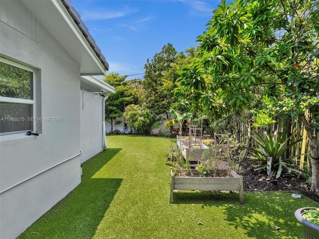 5121 NE 30th Ter, Lighthouse Point, FL 33064