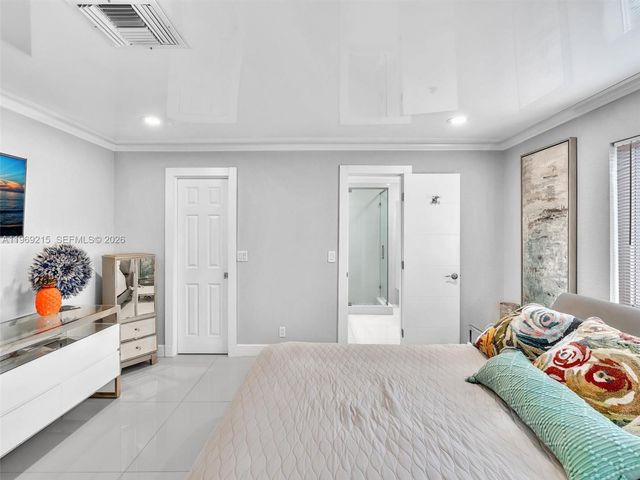 5121 NE 30th Ter, Lighthouse Point, FL 33064