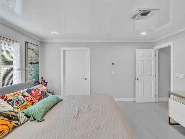 5121 NE 30th Ter, Lighthouse Point, FL 33064