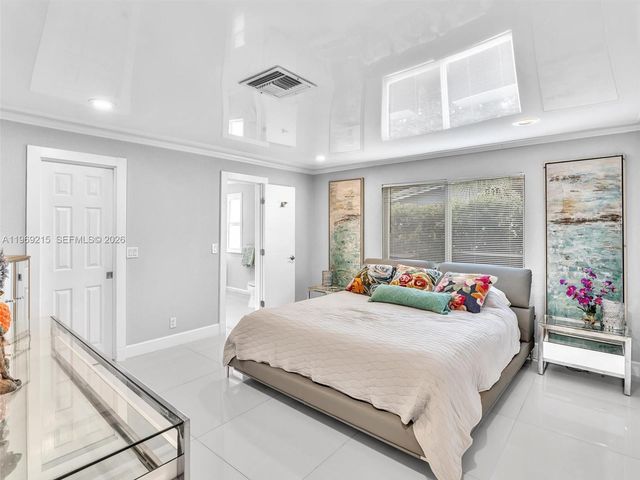 5121 NE 30th Ter, Lighthouse Point, FL 33064