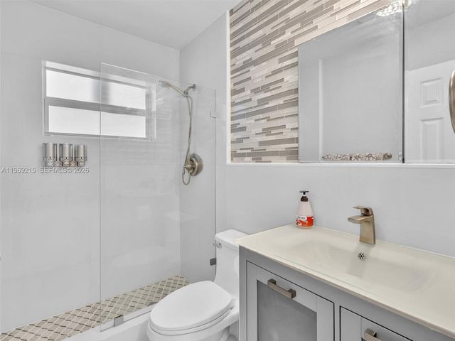 5121 NE 30th Ter, Lighthouse Point, FL 33064