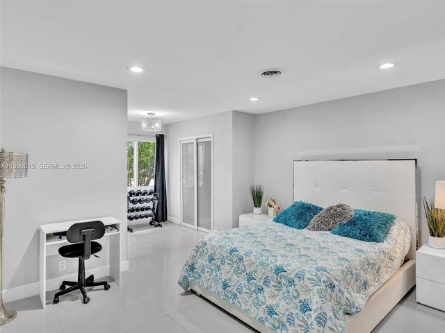 5121 NE 30th Ter, Lighthouse Point, FL 33064