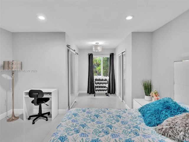 5121 NE 30th Ter, Lighthouse Point, FL 33064