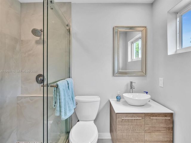 5121 NE 30th Ter, Lighthouse Point, FL 33064