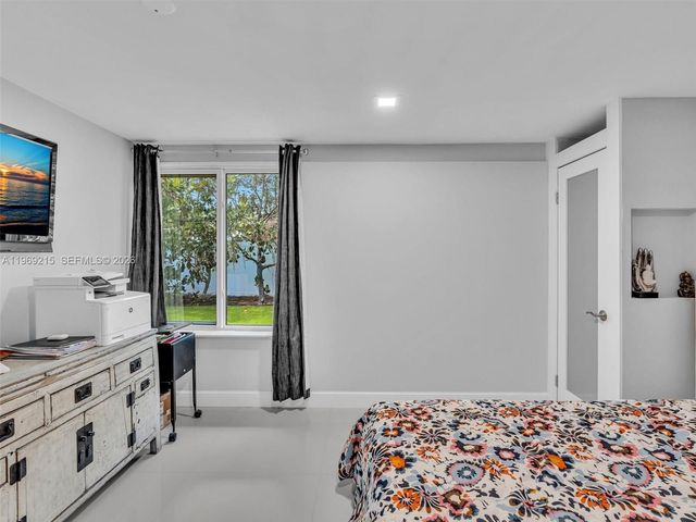 5121 NE 30th Ter, Lighthouse Point, FL 33064