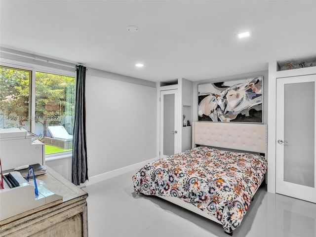 5121 NE 30th Ter, Lighthouse Point, FL 33064