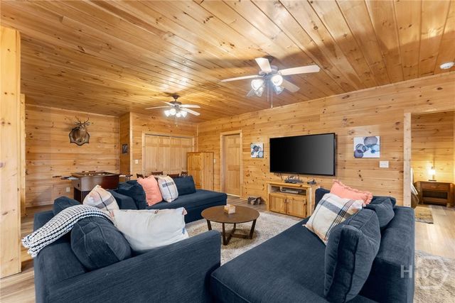 437 Spruce Circle, Mineral Bluff, GA 30559