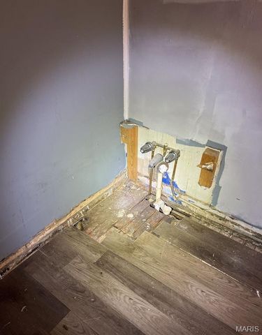 2111 E College Avenue, St Louis, MO 63107