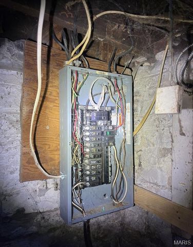 2111 E College Avenue, St Louis, MO 63107