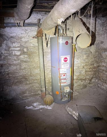 2111 E College Avenue, St Louis, MO 63107