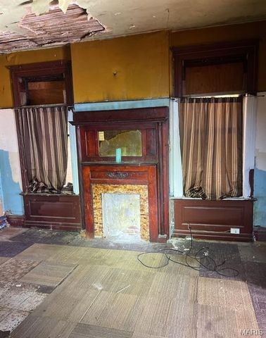 2111 E College Avenue, St Louis, MO 63107