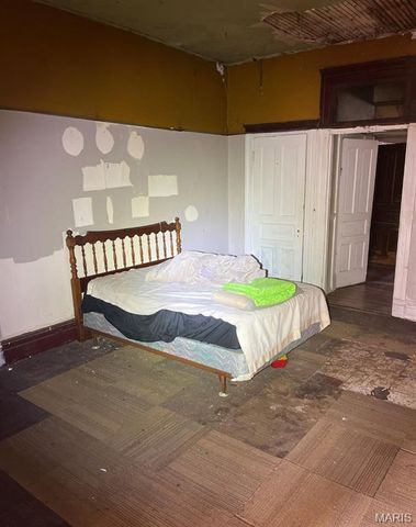 2111 E College Avenue, St Louis, MO 63107