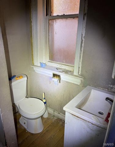 2111 E College Avenue, St Louis, MO 63107