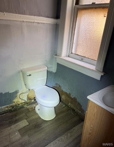 2111 E College Avenue, St Louis, MO 63107