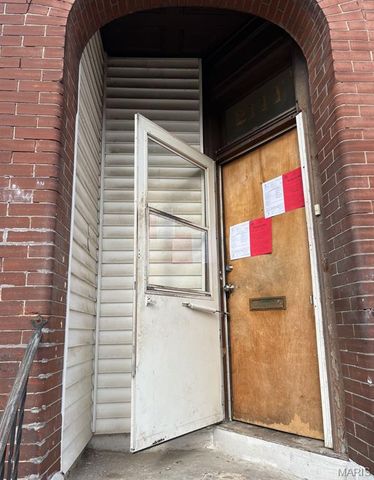 2111 E College Avenue, St Louis, MO 63107