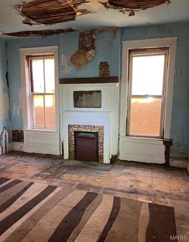 2111 E College Avenue, St Louis, MO 63107