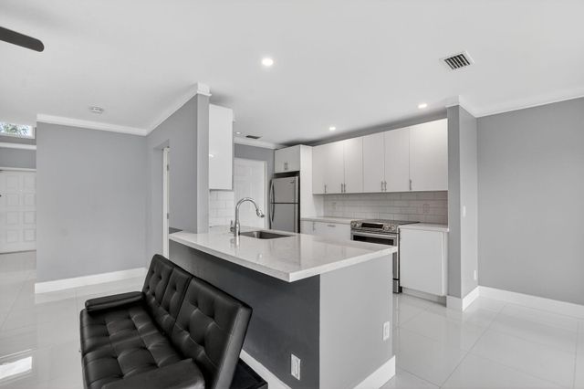 6773 Boca Pines Trail, Boca Raton, FL 33433