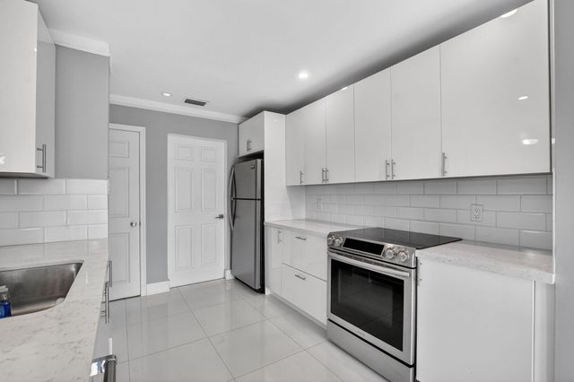 6773 Boca Pines Trail, Boca Raton, FL 33433