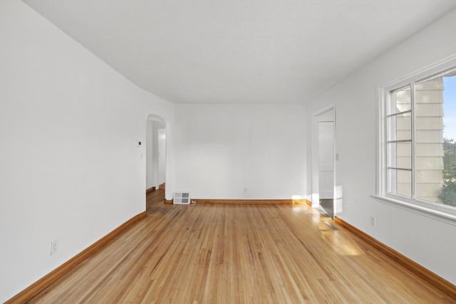 224 SE 11th Ave, Minot, ND 58701