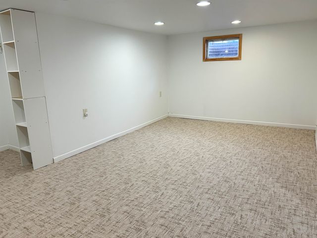 224 SE 11th Ave, Minot, ND 58701