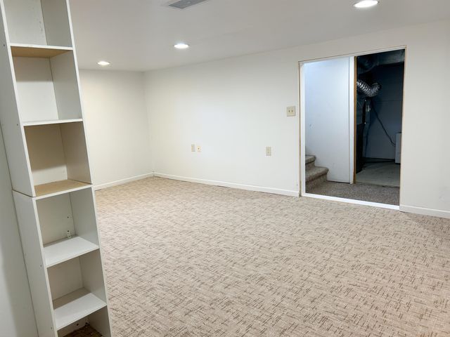 224 SE 11th Ave, Minot, ND 58701