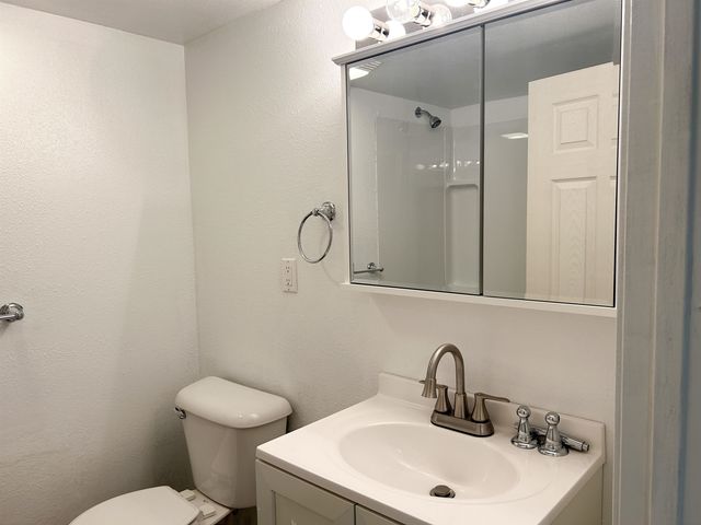 224 SE 11th Ave, Minot, ND 58701