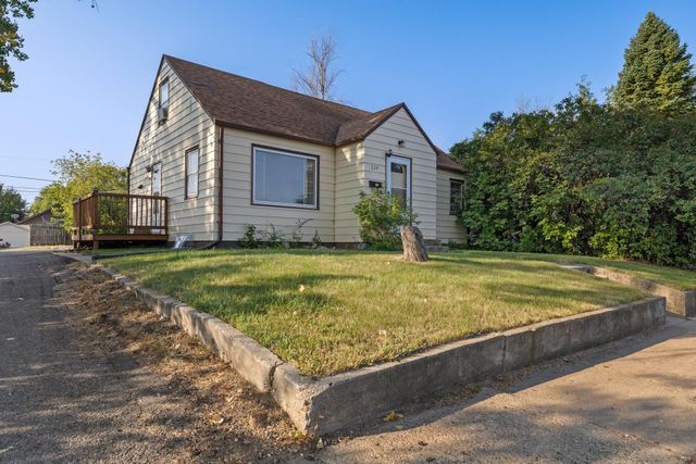 224 SE 11th Ave, Minot, ND 58701