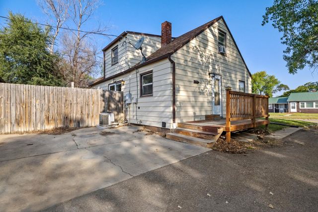 224 SE 11th Ave, Minot, ND 58701