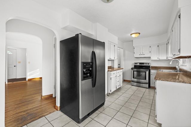 224 SE 11th Ave, Minot, ND 58701