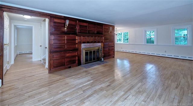 3 Hilltop Road, Farmington, CT 06032