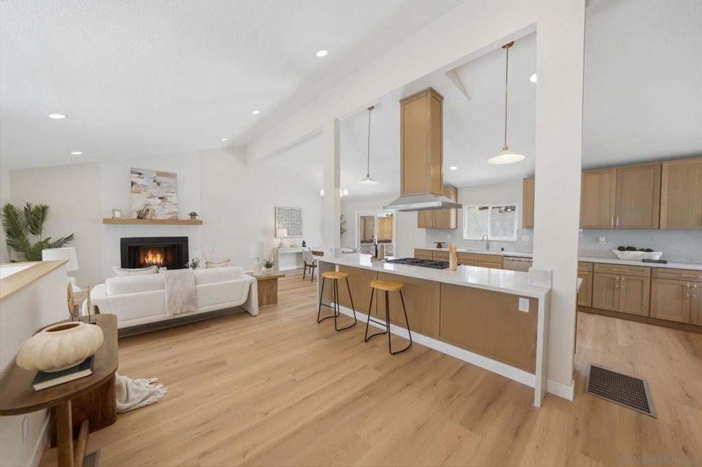 Image 10 of property listing at 3344 Goldfinch St, San Diego, CA 92103