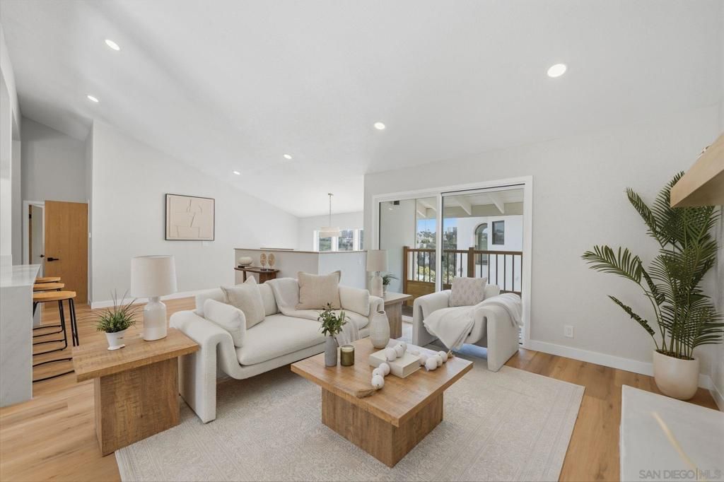 Image 13 of property listing at 3344 Goldfinch St, San Diego, CA 92103