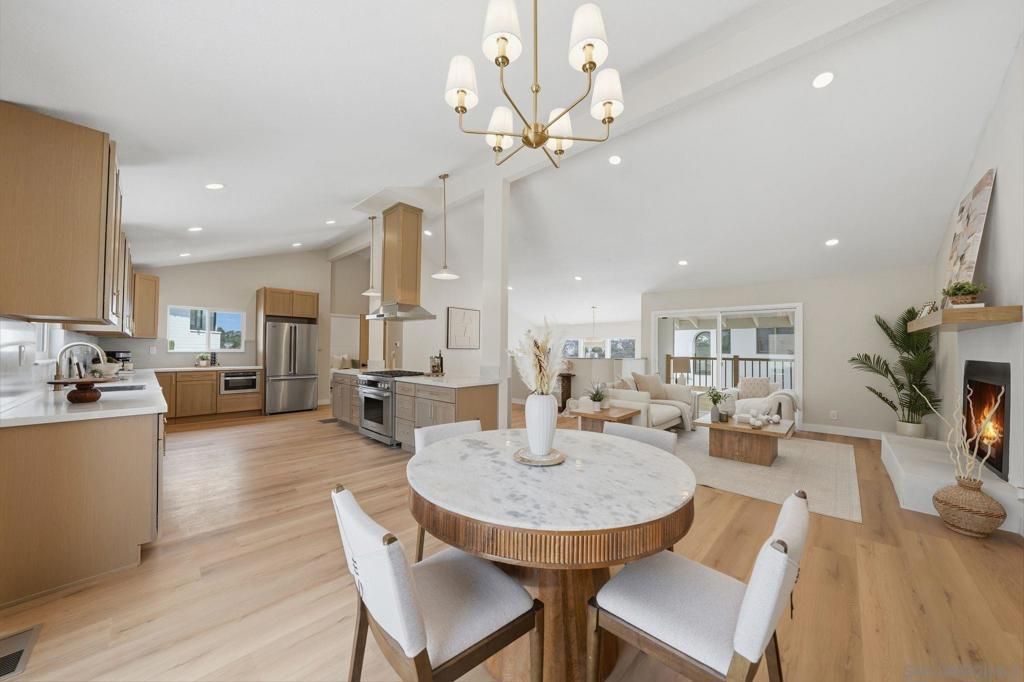 Image 16 of property listing at 3344 Goldfinch St, San Diego, CA 92103