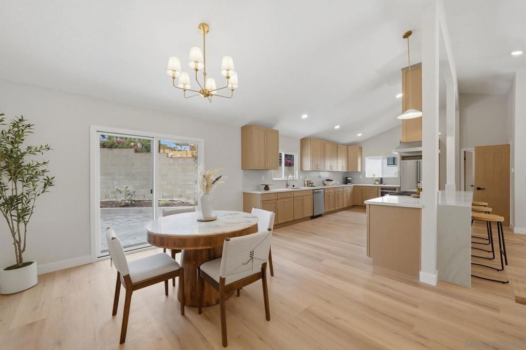 Image 17 of property listing at 3344 Goldfinch St, San Diego, CA 92103