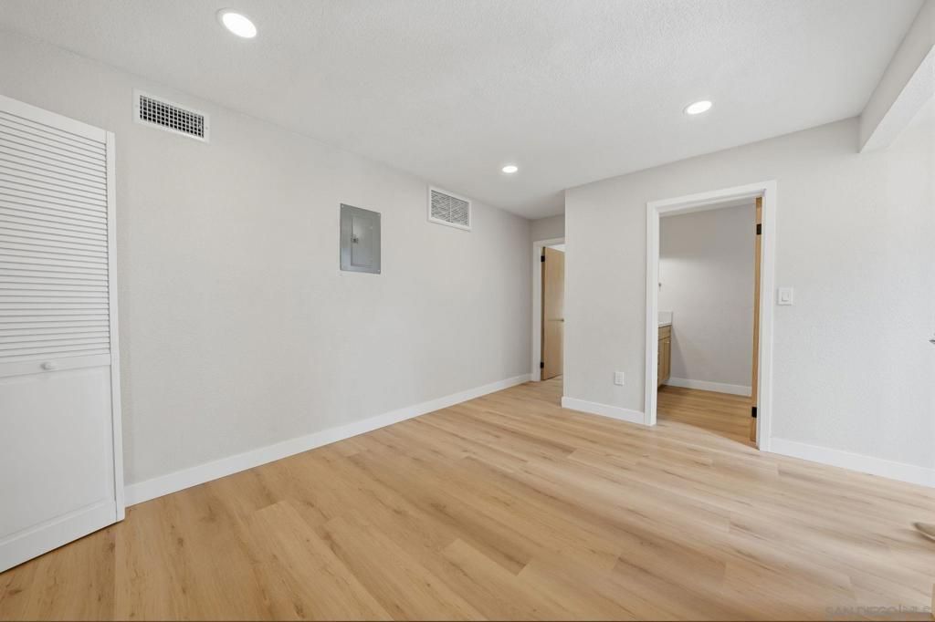 Image 28 of property listing at 3344 Goldfinch St, San Diego, CA 92103