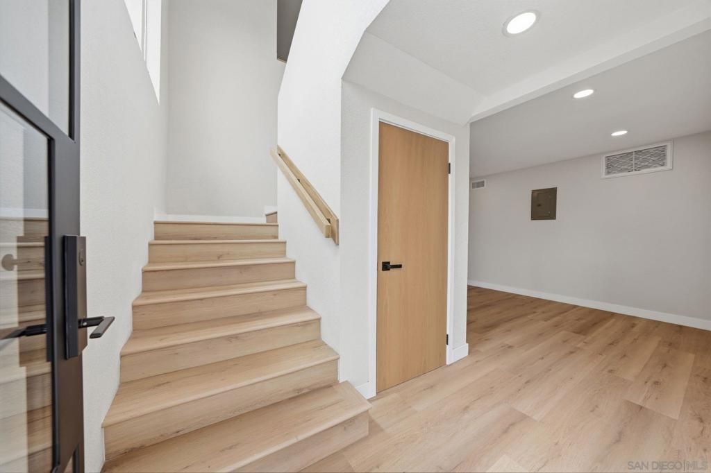 Image 31 of property listing at 3344 Goldfinch St, San Diego, CA 92103