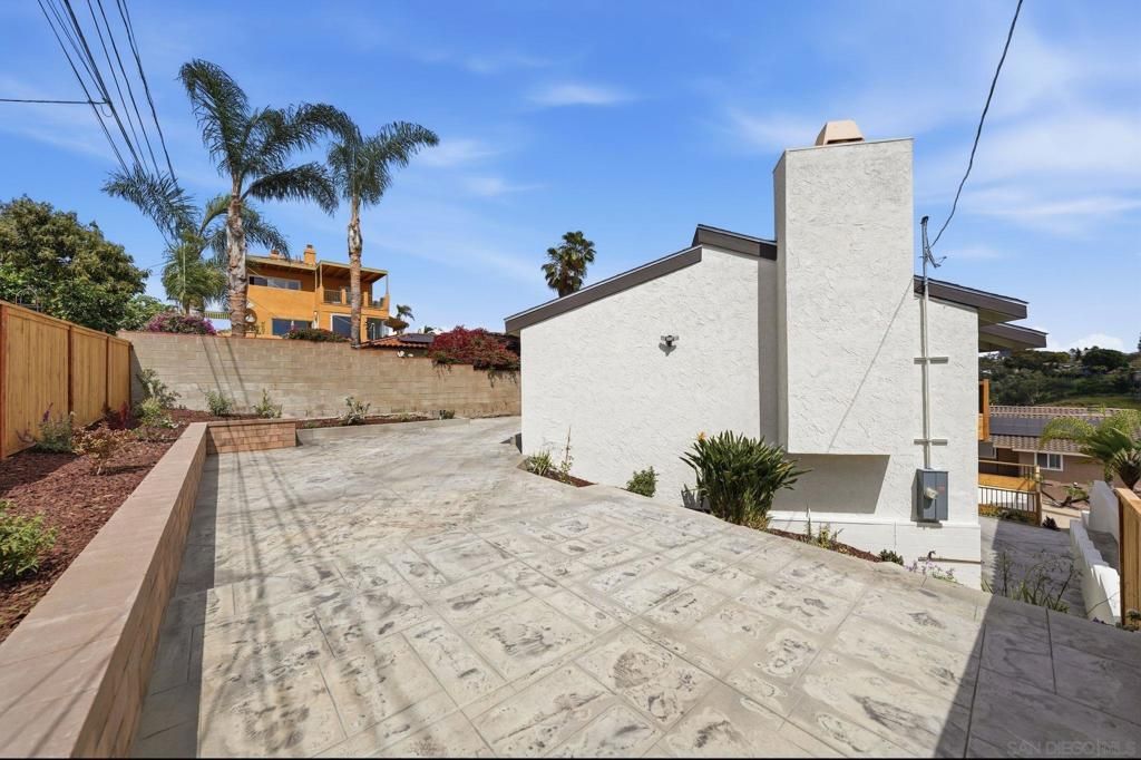 Image 38 of property listing at 3344 Goldfinch St, San Diego, CA 92103