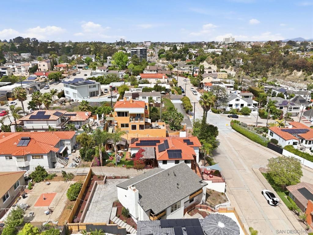 Image 45 of property listing at 3344 Goldfinch St, San Diego, CA 92103