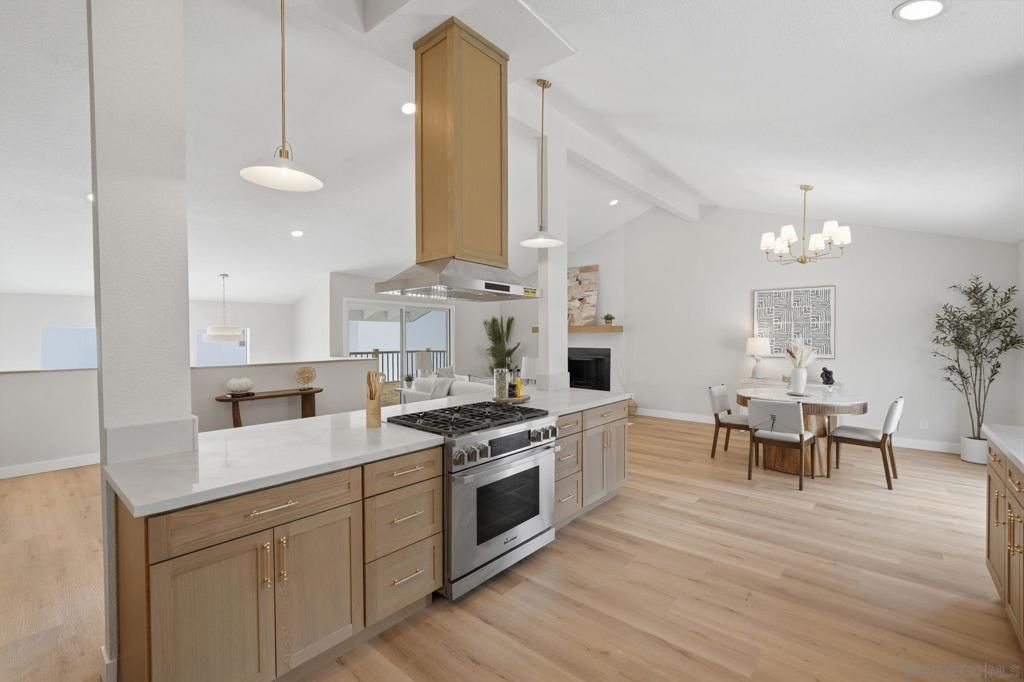 Image 6 of property listing at 3344 Goldfinch St, San Diego, CA 92103