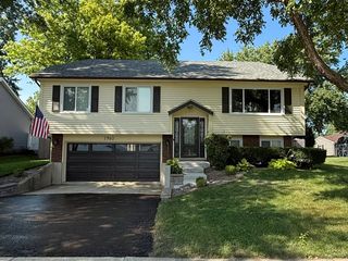 1940 Division Street, St. Charles, IL 60174
