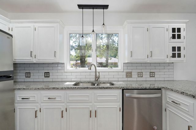 612 E Glendale Street, Aurora, MO 65605