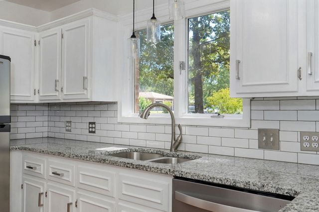 612 E Glendale Street, Aurora, MO 65605