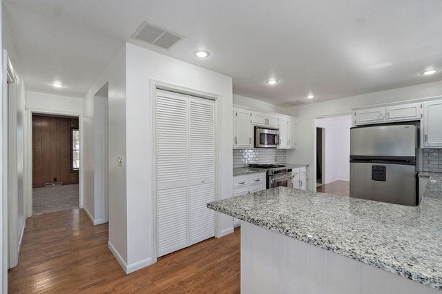 612 E Glendale Street, Aurora, MO 65605