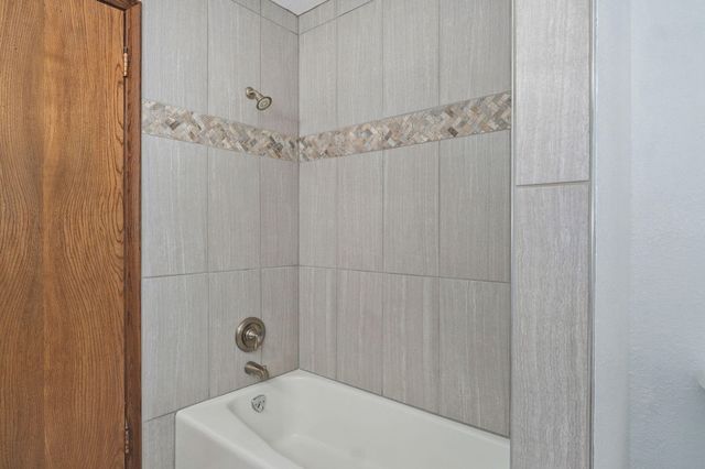 612 E Glendale Street, Aurora, MO 65605