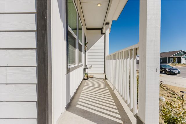 517 Halfmoon DR, Lockhart, TX 78644