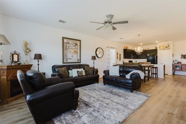 517 Halfmoon DR, Lockhart, TX 78644